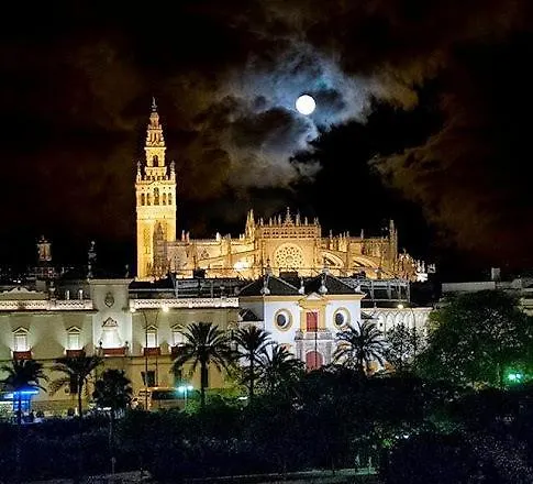 Cathedral House Sevilla 2*,  España